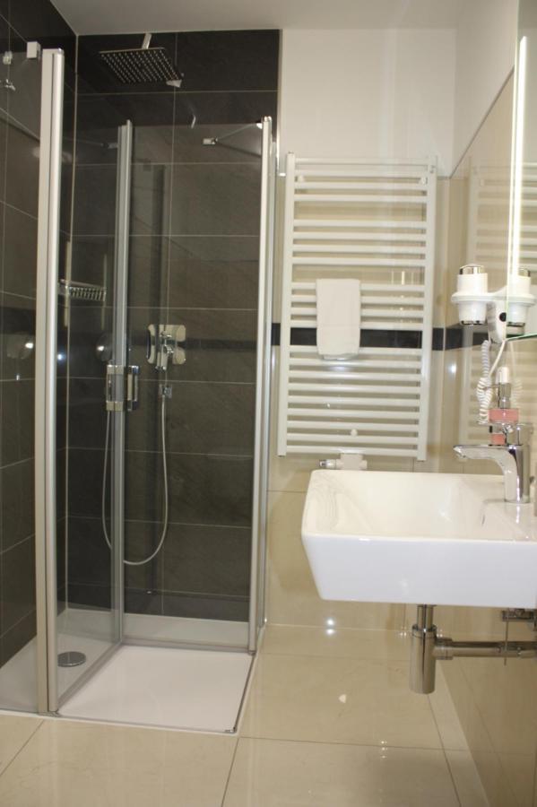 מאלצ'ו Hotel & Restaurant Lenzer Krug מראה חיצוני תמונה